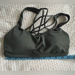 Lululemon free to be wild bra size 4